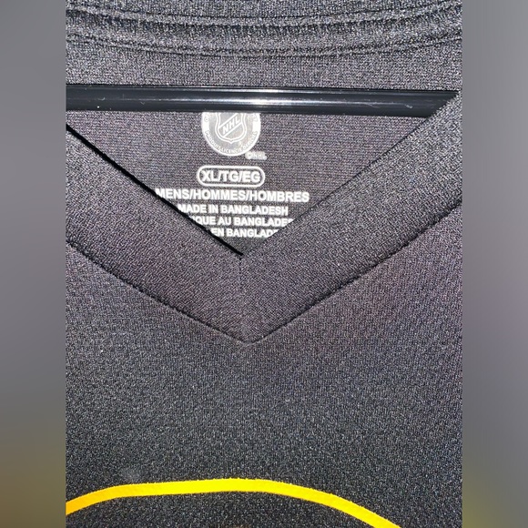 NWT- Official NHL ‘Boston Bruins’ #88 David Pastrnak Replica Jersey - Picture 5 of 15